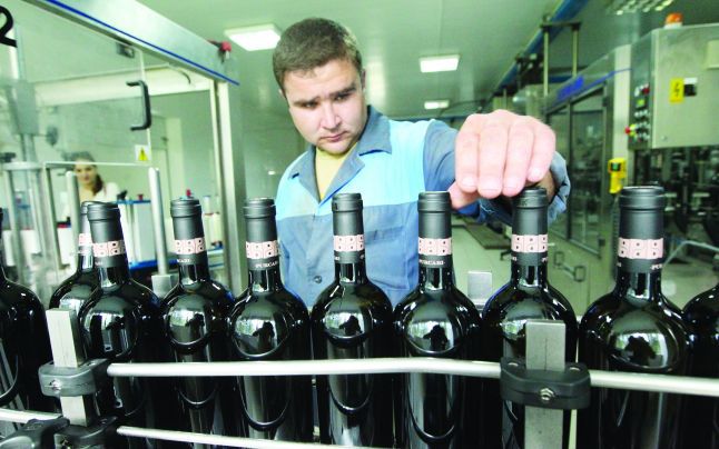 Circa o treime din băuturile alcoolice din Republica Moldova ajungeau pe piaţa din Rusia. Foto: Adevărul