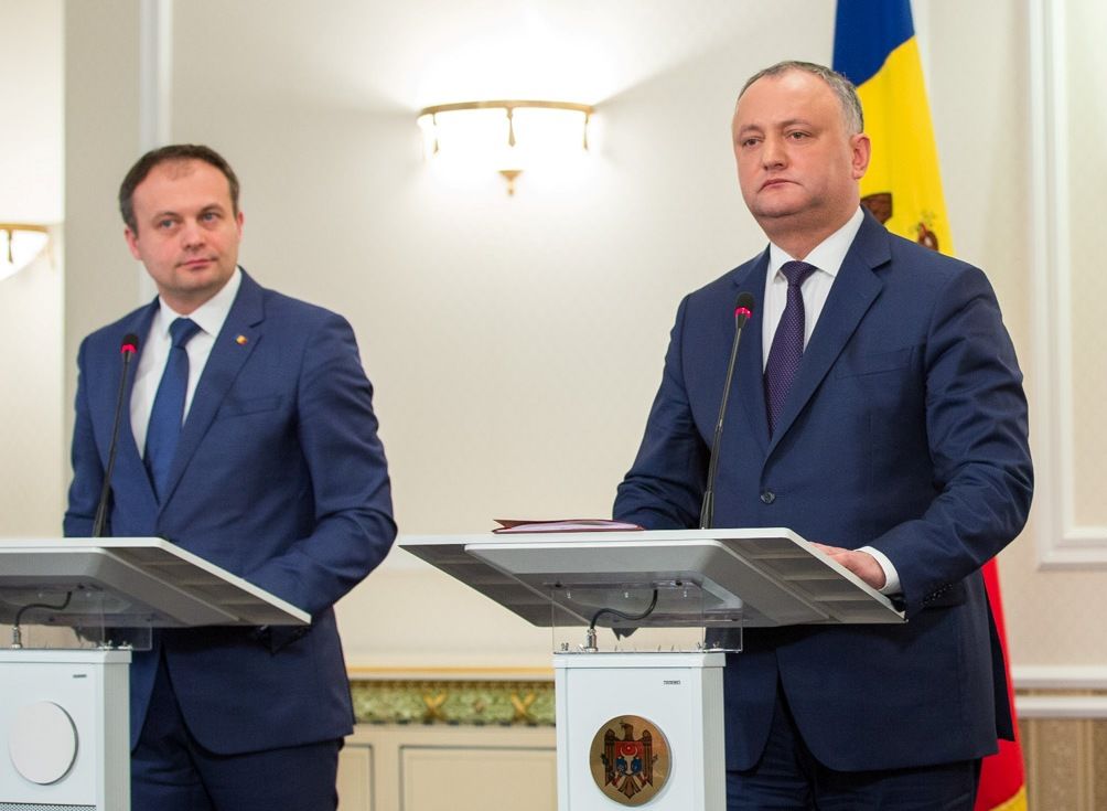 Andrian Candu îl avertizează pe Igor Dodon că ar putea rămâne cu „degetele rupte”.