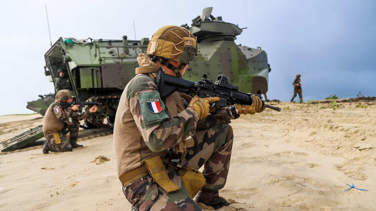 Franța își pregătește armata pentru un posibil conflict cu Rusia.