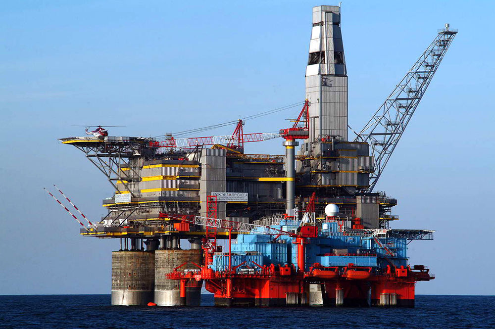Находясь в составе ОПЕК, ОАЭ добывают меньше нефти, чем могли бы.