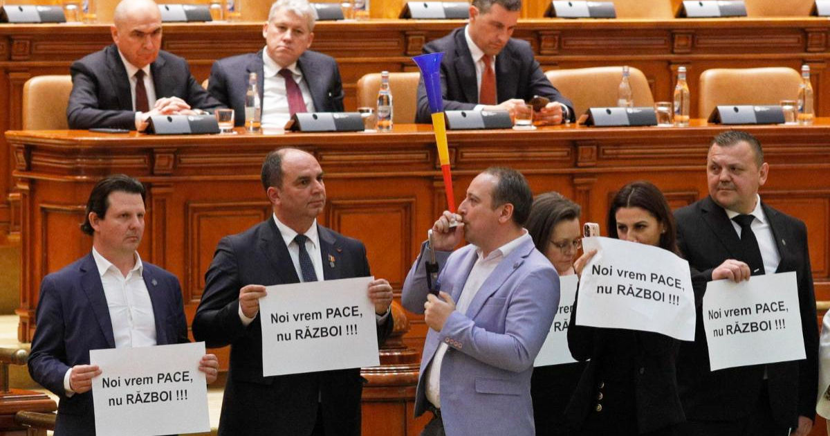 Парламент Румынии одобрил размещение войск США под протесты и звуки вувузел.
