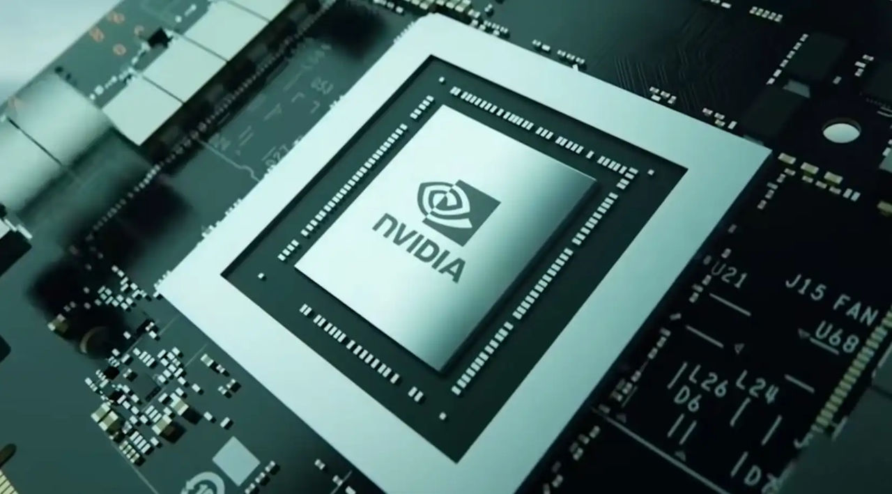 NVIDIA утроила доход и в 13 раз увеличила чистую прибыль благодаря спросу на ИИ-чипы.