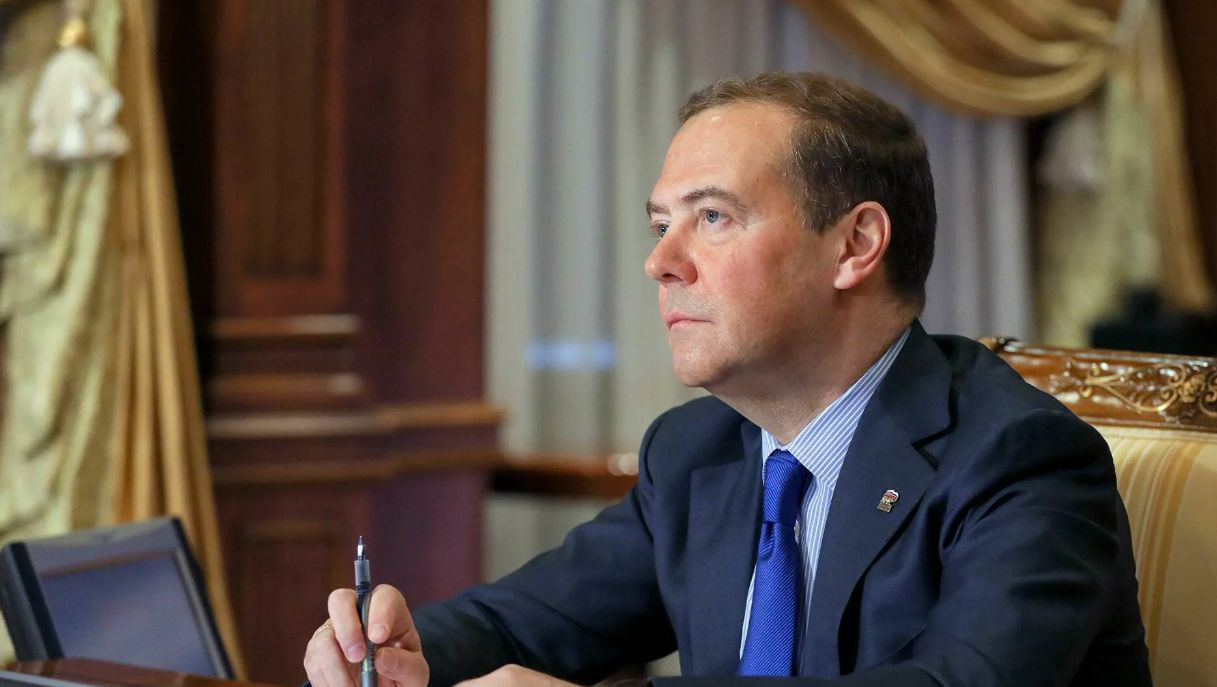 Медведев заявил о беспокойстве в связи со случаями оспы обезьян в Европе.