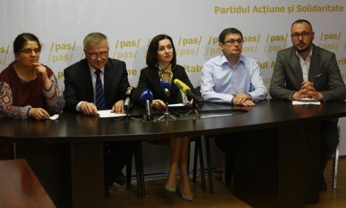 Blogger: Activiștii Maiei Sandu toacă banii organizațiilor străine