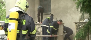Pompierii l-au rugat pe politician să spună presei despre problema lor.