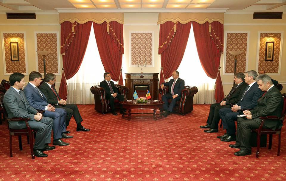 5 ambasadori noi, acreditați la Chișinău.