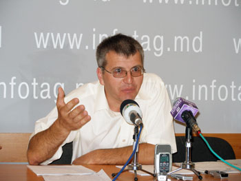 Ghenadie Rabei, care s-a făcut cunoscut după ce l-a lovit cu scaunul în cap pe un subaltern de-al său, ar putea ajunge după gratii. 