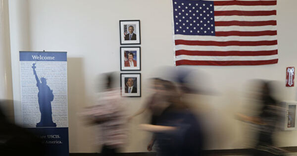 Власти США намерены приостановить выдачу виз нескольких типов.