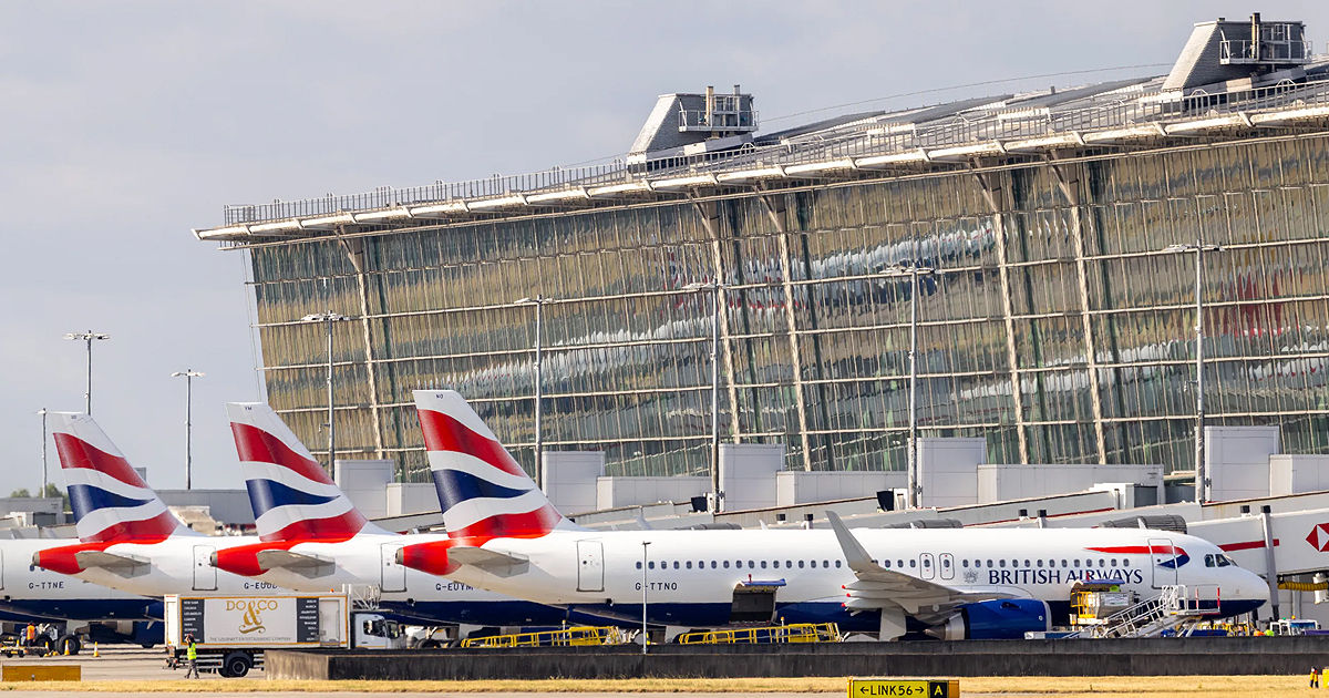 Zboruri perturbate pentru a doua zi în Marea Britanie din cauza unei defecțiuni în sistemul de control aerian.