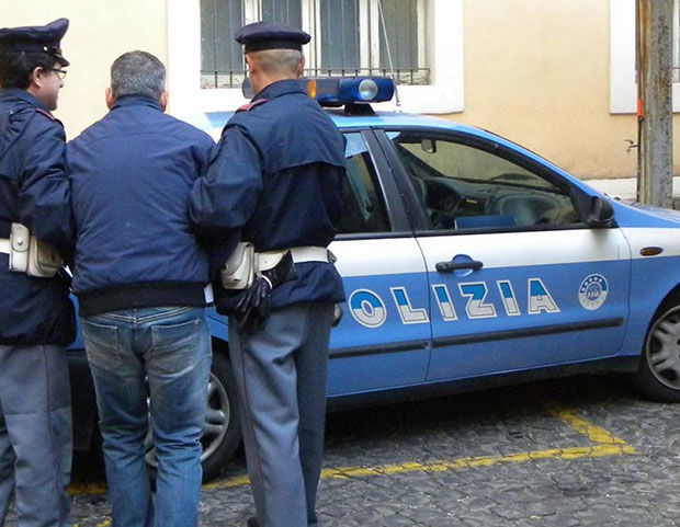 Italia: Un moldovean și-a rănit mama și l-a ucis pe tatăl vitreg
