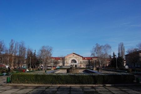 De cealaltă parte, funcţionarii de la Primărie spun că monumentul nu este gata, iar inaugurarea lui va fi făcută cu întârziere, la finele lunii iulie.