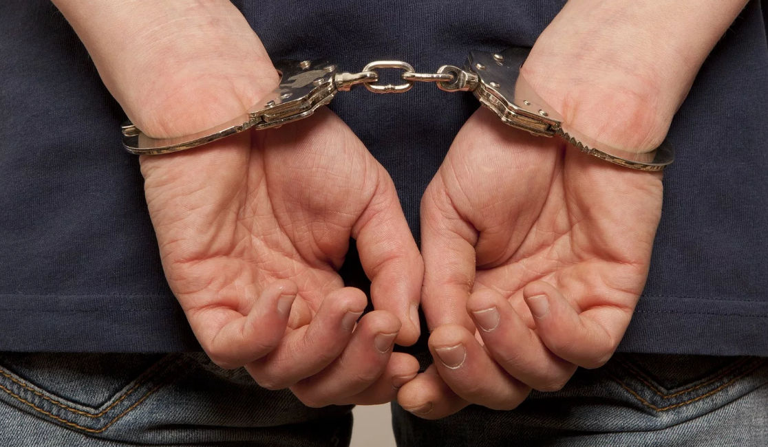 Мужчина предлагал за 1500 евро удалить данные об авто из базы таможенников.