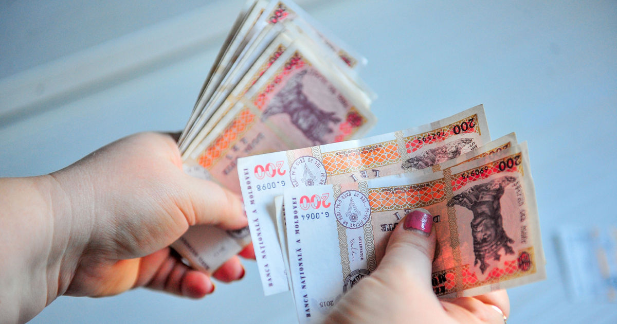 Salariul mediul lunar brut în trimestrul al treilea a atins 14.117 lei.