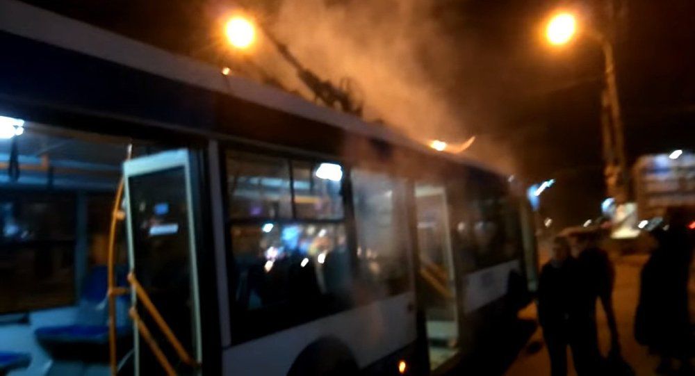 В четверг поздно вечером в центре Кишинева загорелся троллейбус.