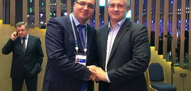 Renato Usatîi, și pretinsul guvernator al Crimeei, Serghei Aksionov, s-au fotografiat împreună ținându-se frățește de mână. Foto: Foto: facebook.com/Renato Usatîi