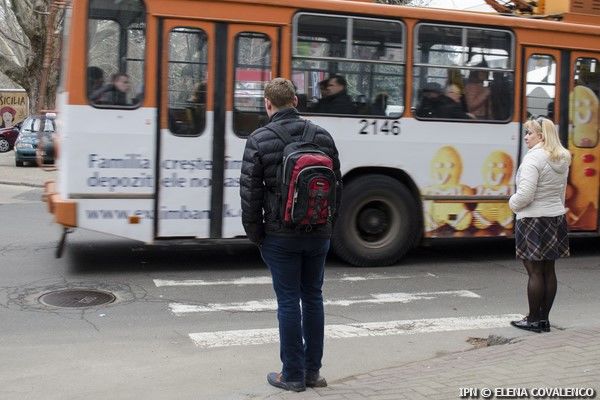 O copilă în vârstă de nouă ani a decedat după ce a fost accidentată în această dimineaţă, 11 martie, pe strada Grenoble din capitală.