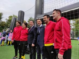 Луиш Фигу и президент УЕФА сыграли в футбол с учениками столичного лицея.