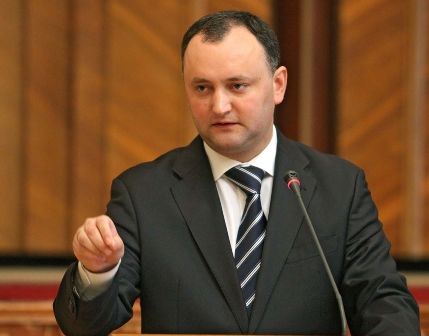 Ddodon a declarat ca detine informatii confrimate precum ca de la Banca de Economii, Banca Sociala si Unibank au fost scoase 13 miliarde de lei.