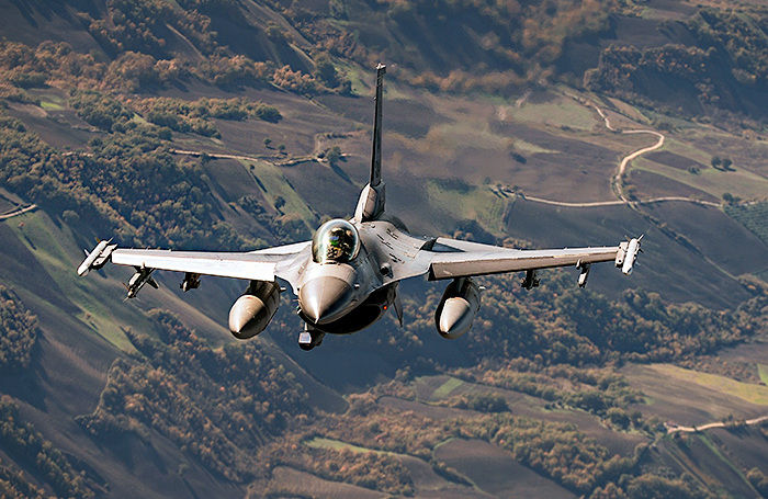 Украина может использовать F-16 только на своей территории.