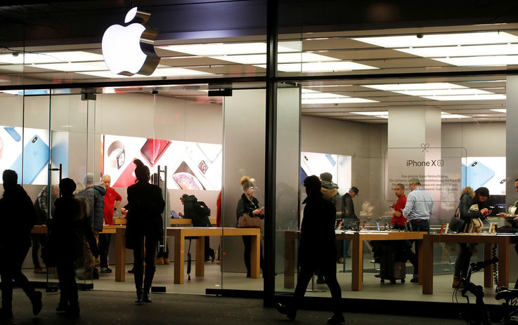 Продажи iPhone упали почти на 20%. Как Apple собирается выкрутиться