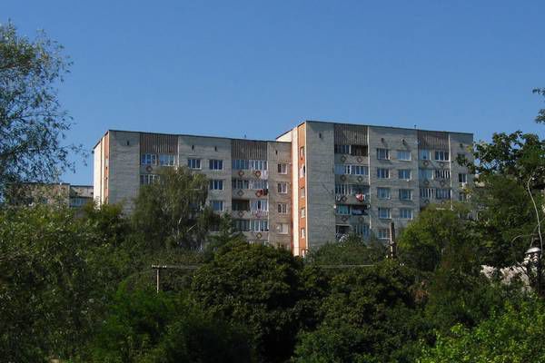 В городе 54 муниципальных многоэтажных дома, построенных 30−40 лет назад.