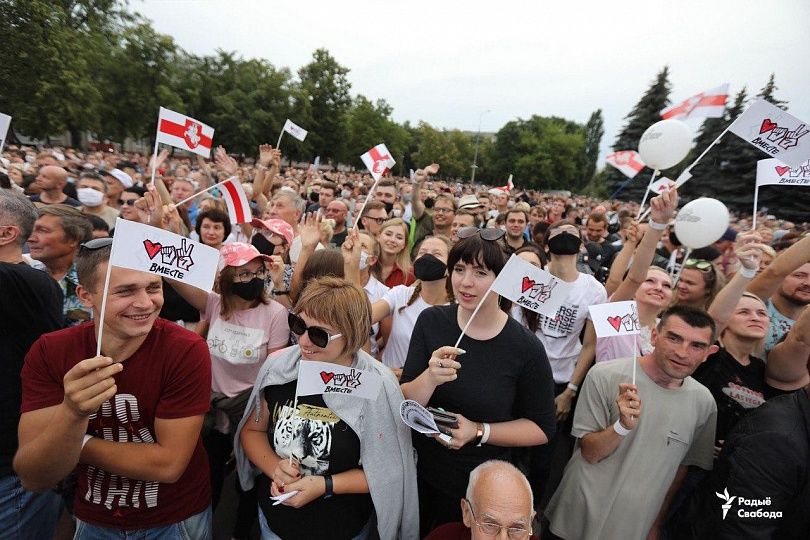 В Минске тысячи людей вышли на митинг в поддержку Тихановской.