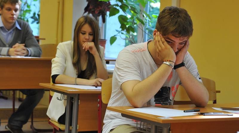 Централизованные экзамены в школах национальных меньшинств Латвии с будущего учебного года будут сдавать только на латышском языке.