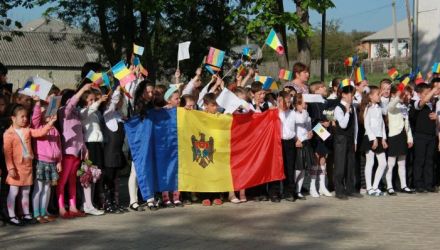 Liceul de la Bardar a devenit un punct de atracţie pentru scriitori şi artişti