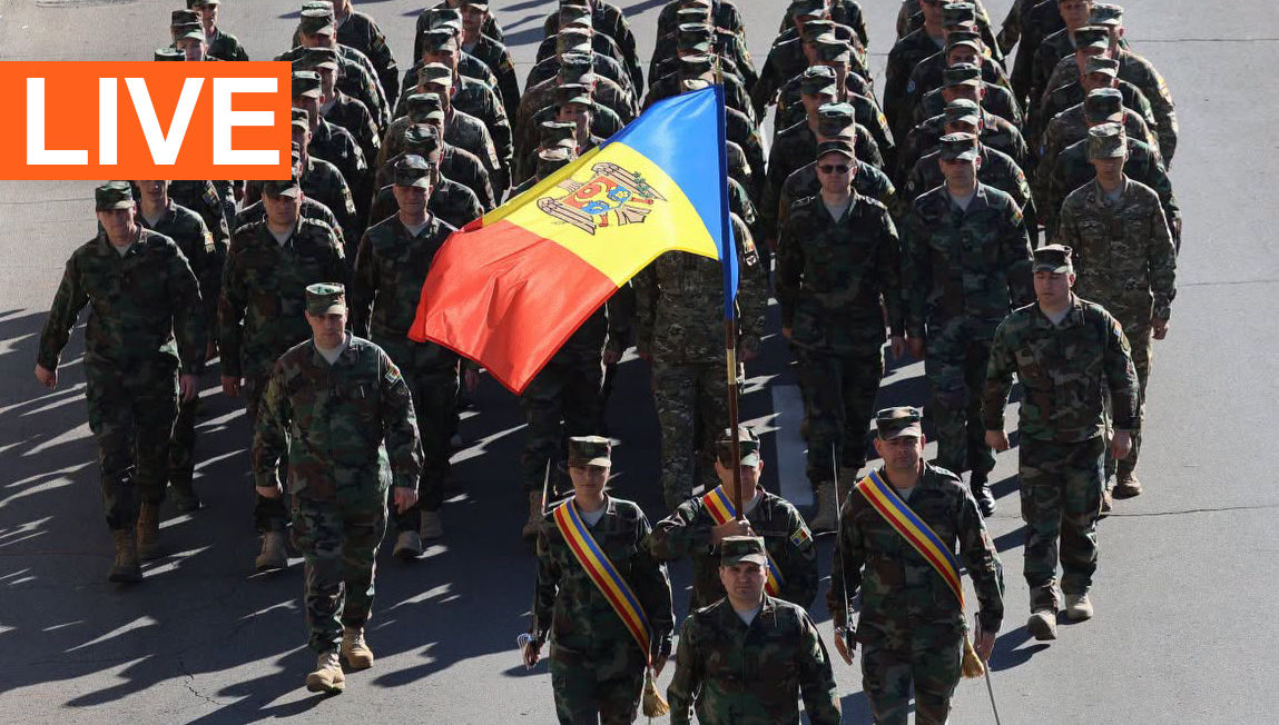 В Кишиневе в День независимости проходит военный парад.