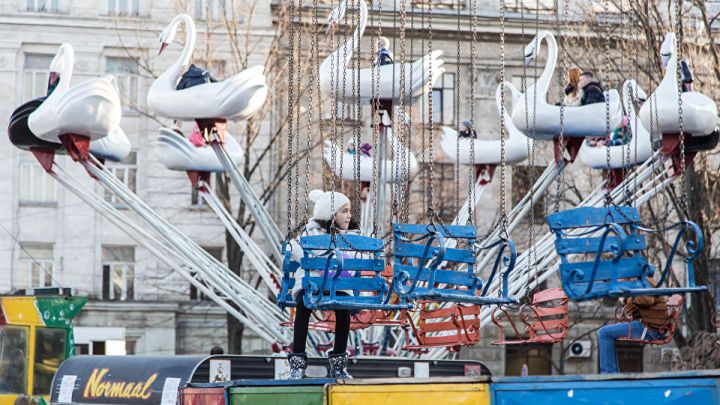 На центральной площади Кишинева в этом году снова установят карусель. Фото: publika.md