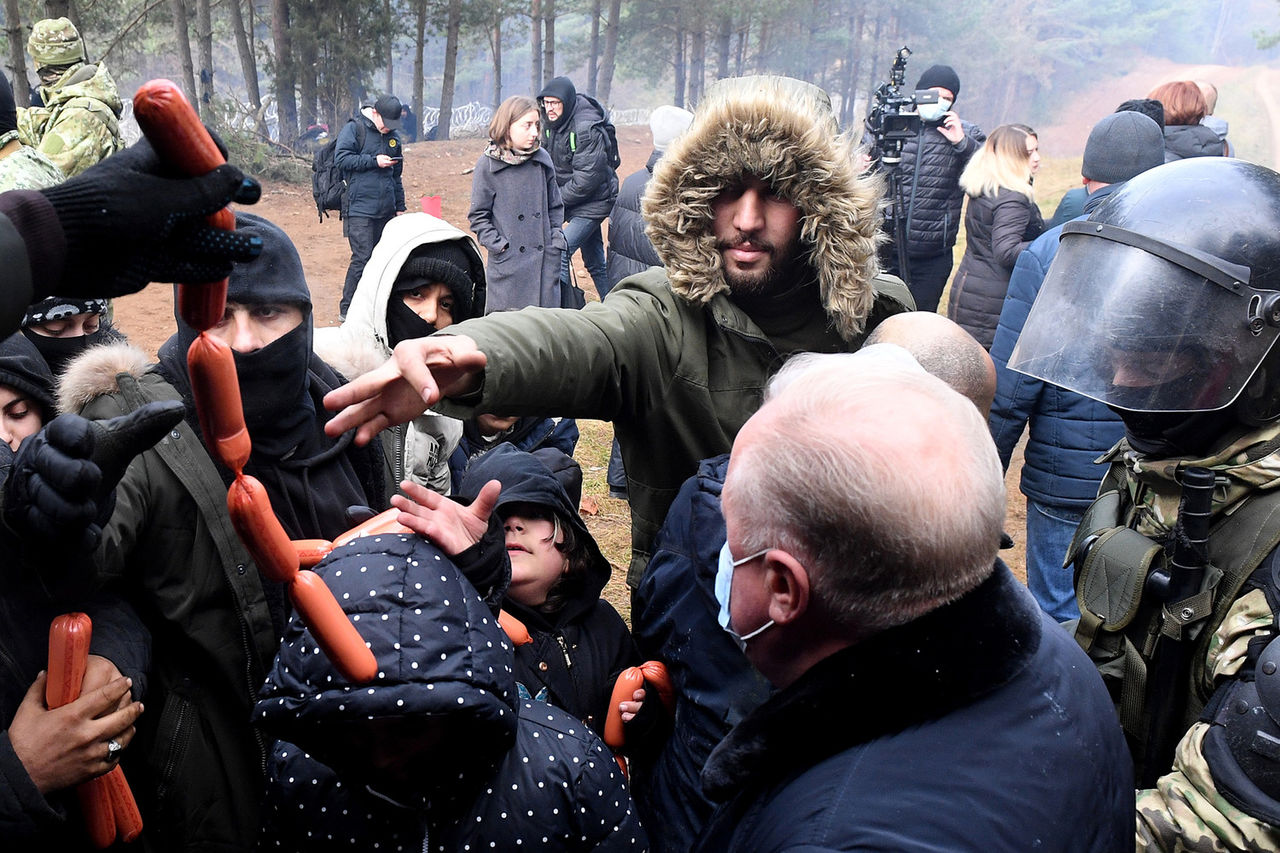 В Германии призвали принять беженцев, размещенных на границе Польши.