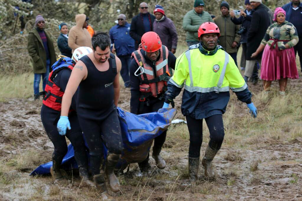 Cel puțin 49 de persoane au murit din cauza ninsorilor din Africa de Sud.