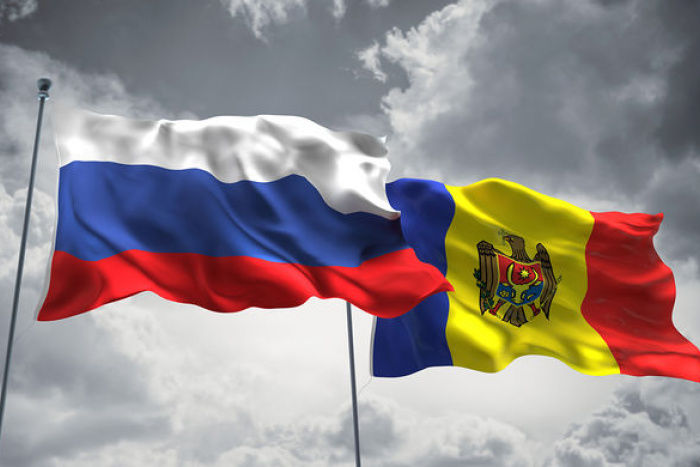 Cоциалисты обвинили власти в "подрыве" отношений с Россией.