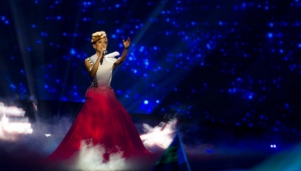  Cu o oră înainte de a începe prima semifinală a Eurovisionului, în culise era mare forfotă şi agitaţie. 