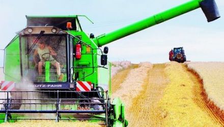 Deputații comuniști au propus ca agricultorii să fie scutiți complet de impozitul pe venit. 
