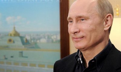 Putin a declarat vineri că uniforma şcolară ar trebui reintrodusă în Rusia.