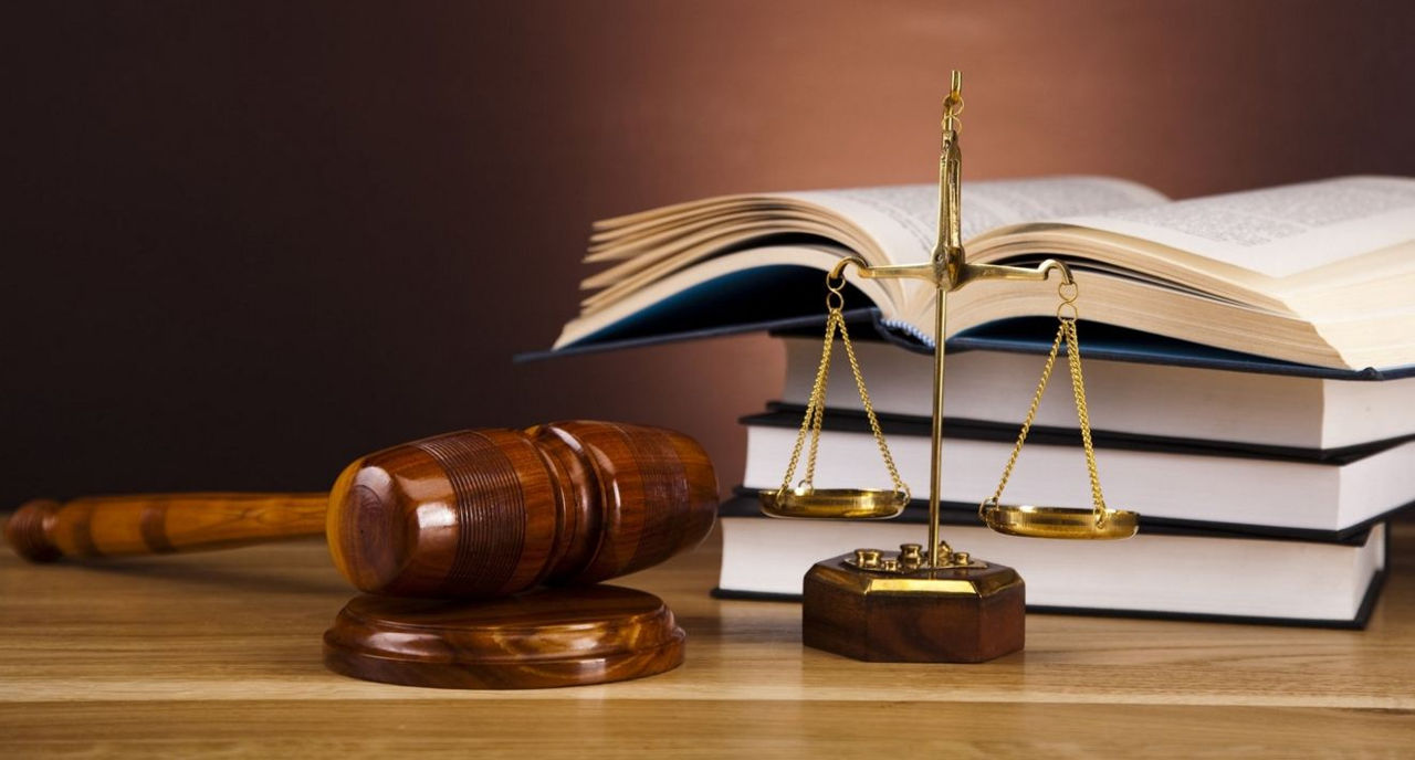 Un avocat a fost condamnat la un an de închisoare pentru trafic de influență.