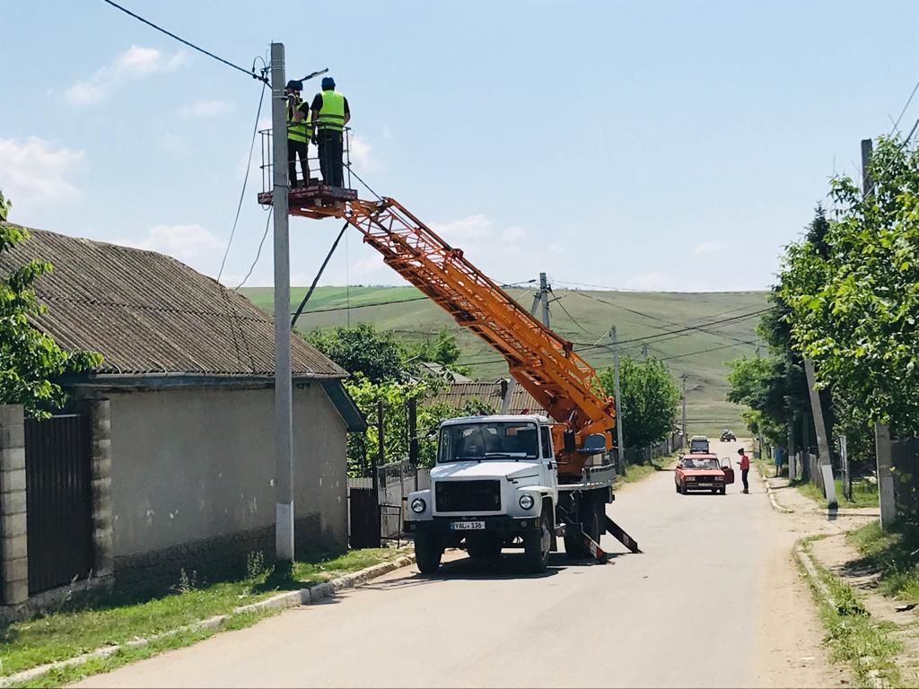 Партия "Шор" устанавливает уличное освещение в Фалештском районе.