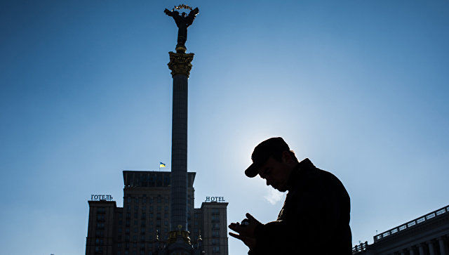 В Киеве посоветовали украинцам перевезти родственников из России.