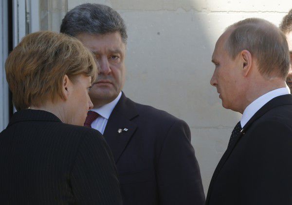 Порошенко, Путин и Меркель сверили позиции по Украине.
