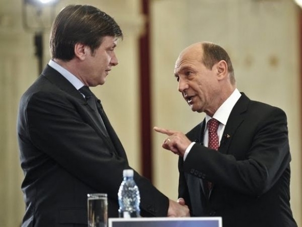 Crin Antonescu este de părere că Traian Băsescu ar trebui să renunţe la funcţia de şef al statului.
