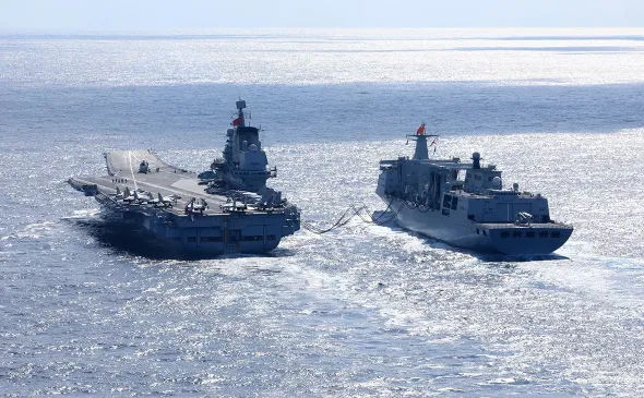 Китай вывел в море авианосцы перед возможным визитом Пелоси на Тайвань.