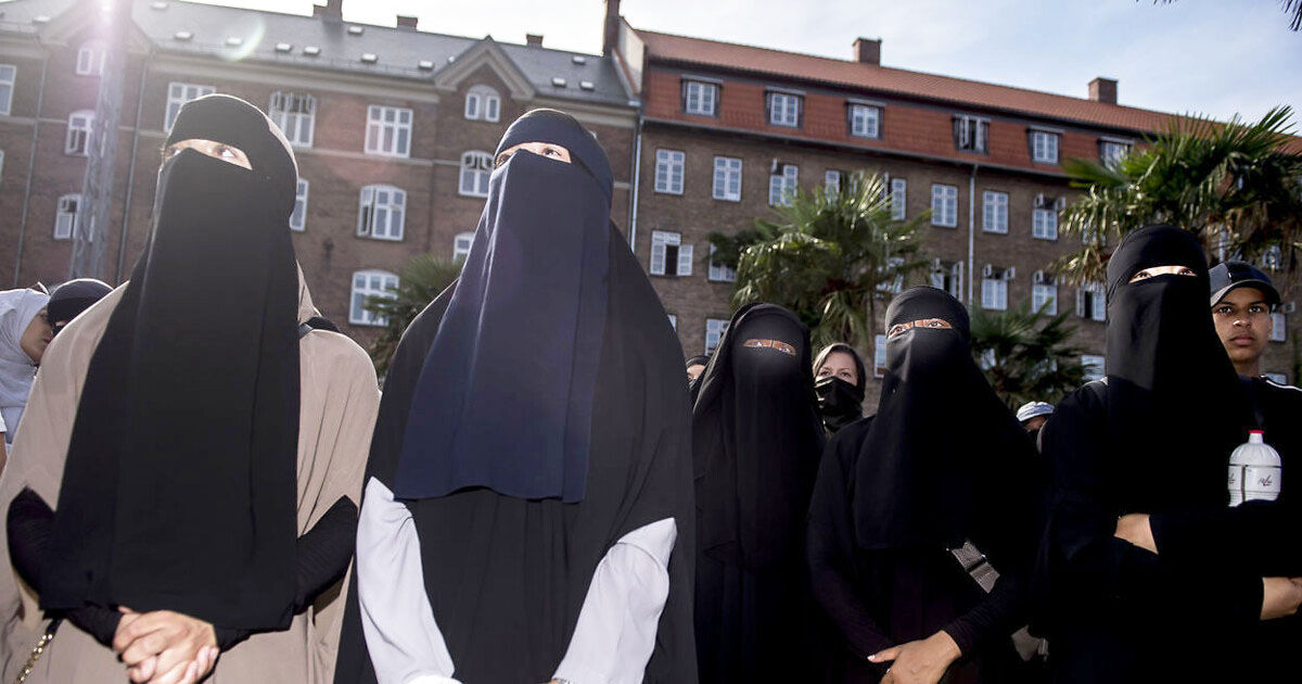 Danemarca dorește extinderea interdicției asupra purtării niqabului și burkăi în școli și universități.