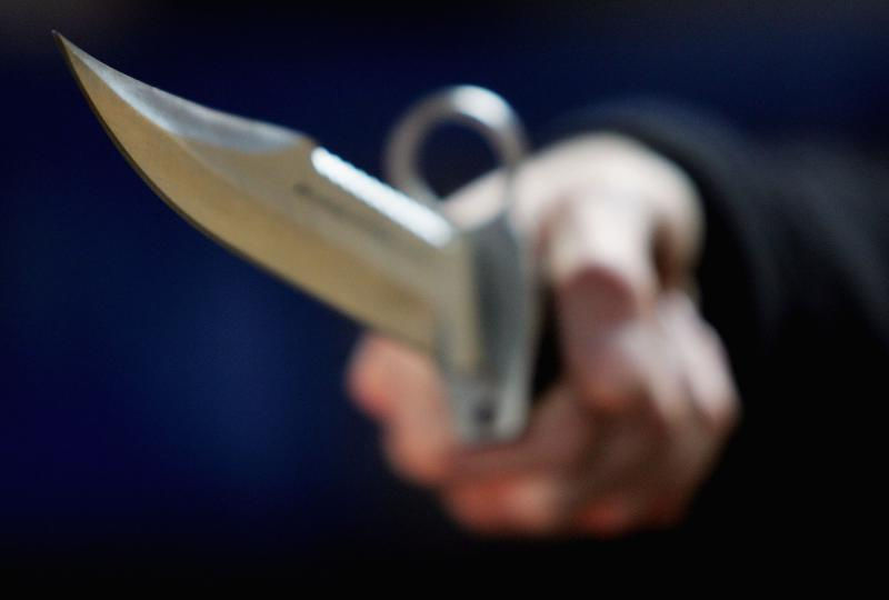 Incident la Rezina: A luat un cuțit și și-a înjunghiat concubinul