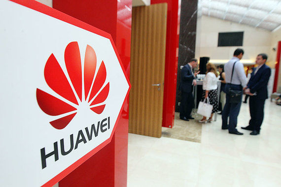 Еврокомиссия озабочена "рисками шпионажа" со стороны Huawei.