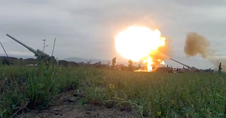 Азербайджан показал видео удара по артиллерии ВС Армении.