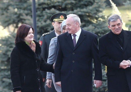 Общие доходы супругов в 2015 году, с учетом суммы закрытого депозита, составили 961 тысячу леев.
