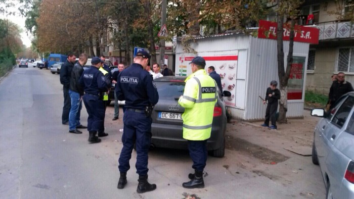 Un echipaj al poliţiei de patrulare a fost ultragiat de un tânăr la intersecţia str. I. Creangă cu str. A. Teodorovici din Capitală.