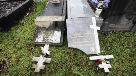 Vandalii au profanat mormintele soldaţilor sovietici. Foto simbol: dailytelegraph.com.au