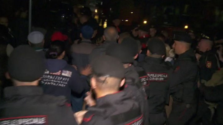 Joi dimineaţa, doi carabinieri au avut nevoie de îngrijiri medicale.